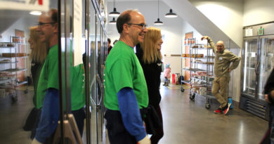 Writer Bruce Horovitz stands with his daughter Becca as they both volunteer at the Arlington Food Assistance Center in Arlington, Virginia, on Feb. 28. (Lynne Shallcross/KHN)